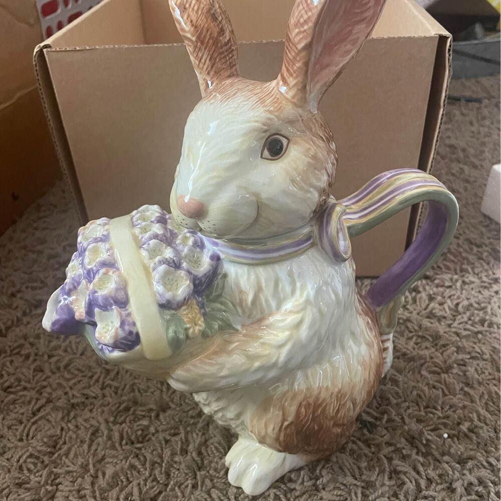 Longaberger Bunny teapot 2005 in box Spring Easter